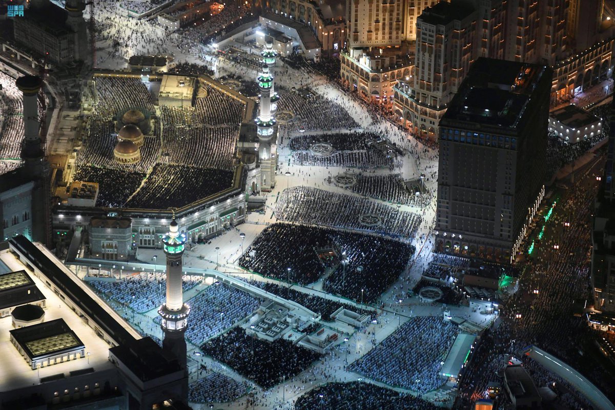 insharifain's tweet photo. PICTURES: The Grand Mosque tonight during the Completion of Qur’an 1443/ 2022 https://t.co/KIgG2pns1Y