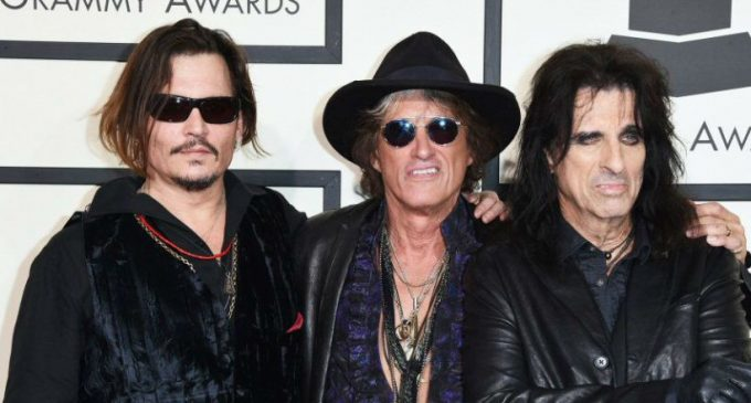 FdoDuarte's tweet photo. “Didn’t like hanging out with Johnny Depp &amp; his friends at home, because it was a bunch of old men playing guitar, &amp; it was boring.” Amber Heard

The "Bored old men": Paul McCartney, The Rolling Stones, Bruce Sprinfield, Alice Cooper. https://t.co/4dj7UDIjWa
