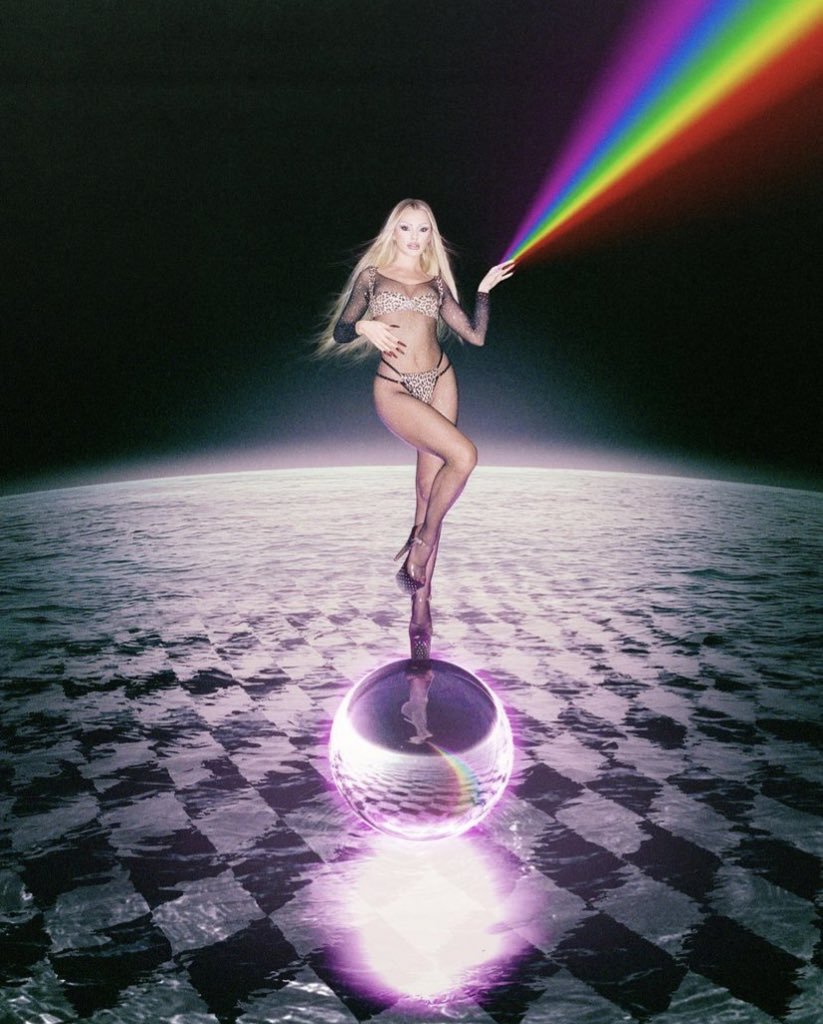apoltronavip's tweet photo. Só tem hino! Alexandra Stan finalmente lançou o disco #Rainbows. Com 15 faixas, o projeto está disponível em todas as plataformas digitais. 🌈

Ouça aqui: https://t.co/v6tg5ImezH https://t.co/CkcVNC8rGy