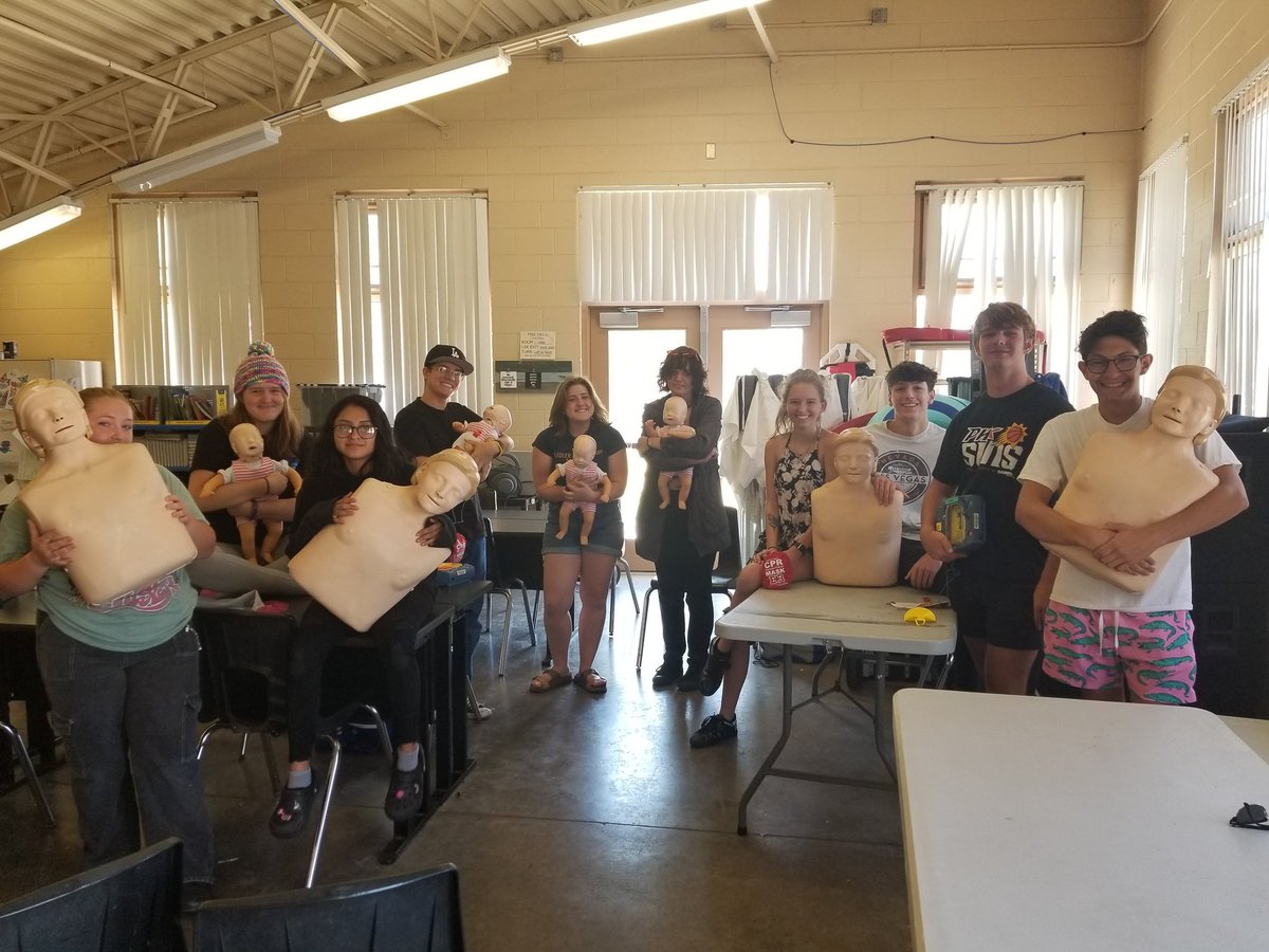 CHS1SwimDive's tweet photo. Look at all of these kids who are now proficient in CPR and AED use! You will see some of these stellar students lifeguarding this summer in Chandler! #lifeguardclass #ohana @SOC_CHSWOLVES @Educator_Frnkln @anntempleton1 @CUSDAthletics https://t.co/iP6FUbc7Su