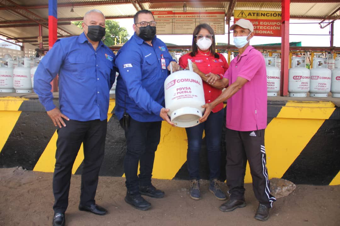 Como parte del Congreso Nacional de los Servicios Públicos, Hoy PDVSA GAS COMUNAL y BOLÍVAR GAS entregamos nuevos cilindros a más de 120 familias de 11 comunidades de las parroquias: Cachamay, Universidad y Unare. 

Aplicando las 3R.Net en
Gestión para el PUEBLO.