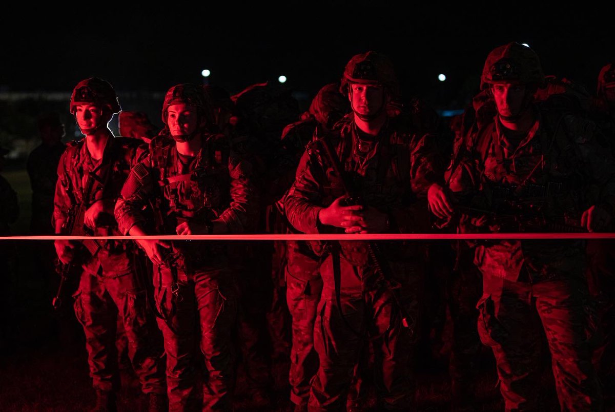 25thID's tweet image. #E3B Lanes✅ 
12 Mile Ruck✅ 
M4 Disassembly and Re-Assembly✅ 
#GetTheBadge✅

#TropicLightning #StrikeHard #AmericasPacificDivision 

📸: Pvt. Mariah Aguilar @USArmy @I_Corps @USARPAC @3IBCTBroncos @25thDivarty @2IBCTWarriors @25thDSB @25thCAB