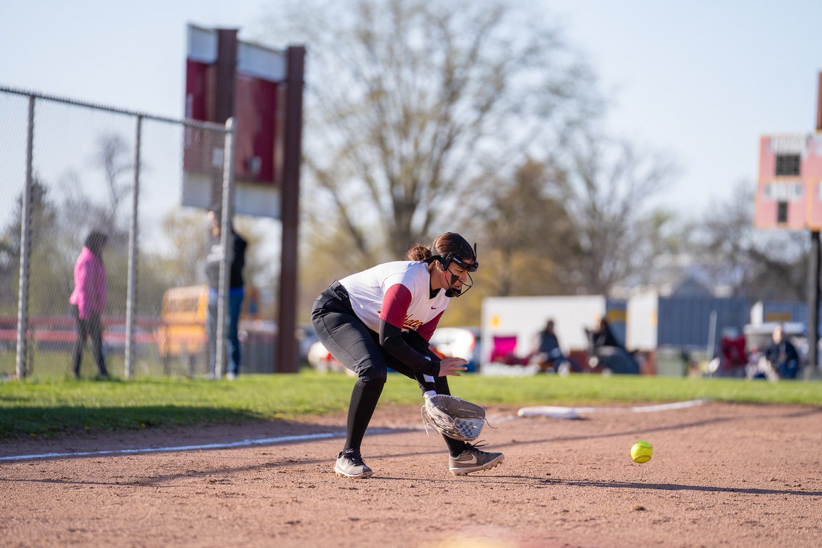 Congrats @ihsVSoftball on your win last night! Here are some pictures I took during the game: avathomasphotography.shootproof.com/gallery/181325…
