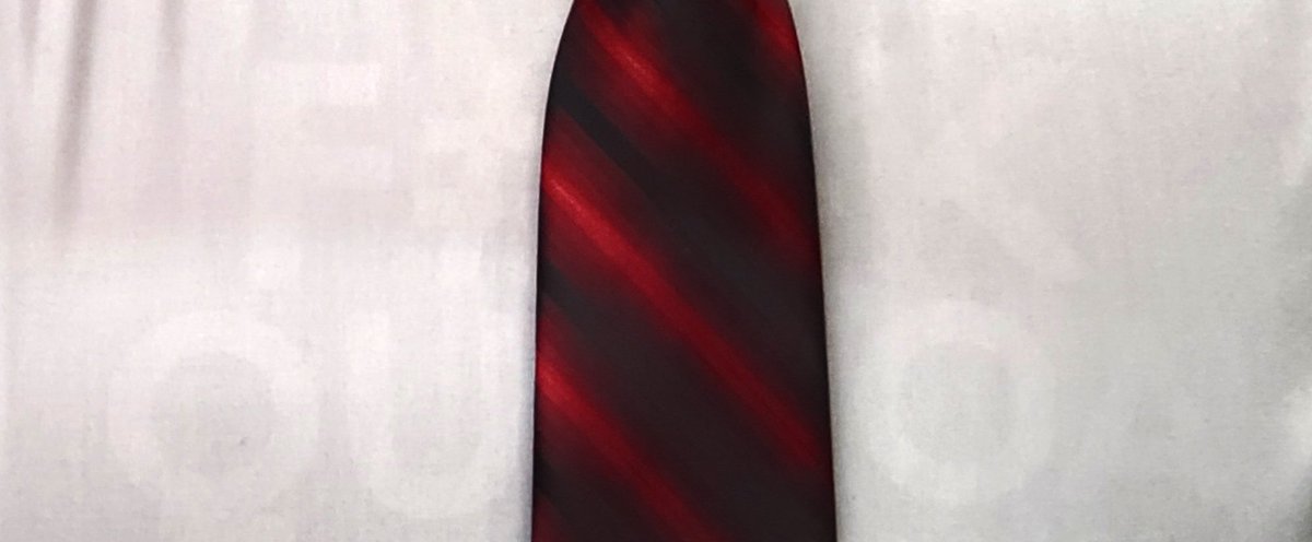 Humps503's tweet photo. @VinnieTortorich When you try to dress nice for work but plan to workout at lunch. #NSNG https://t.co/M47I2SUL7A