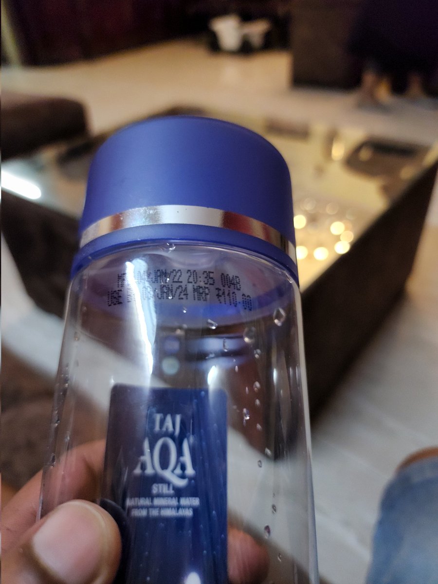 Ankit_Agg_107's tweet photo. Got a water bottle at 100 rupees fr 1 litre at Moti Mahal Deluxe in Noida. Cant blv i paid 100 rps for a water bottle in a country like India. 
And by the way its by a brand named "Taj Aqa"
#jagograhakjago
#consumerawareness
#taj 
#tajhotels
#fraud
#motimahal
#ConsumerProtection https://t.co/eeLuF0vkGH