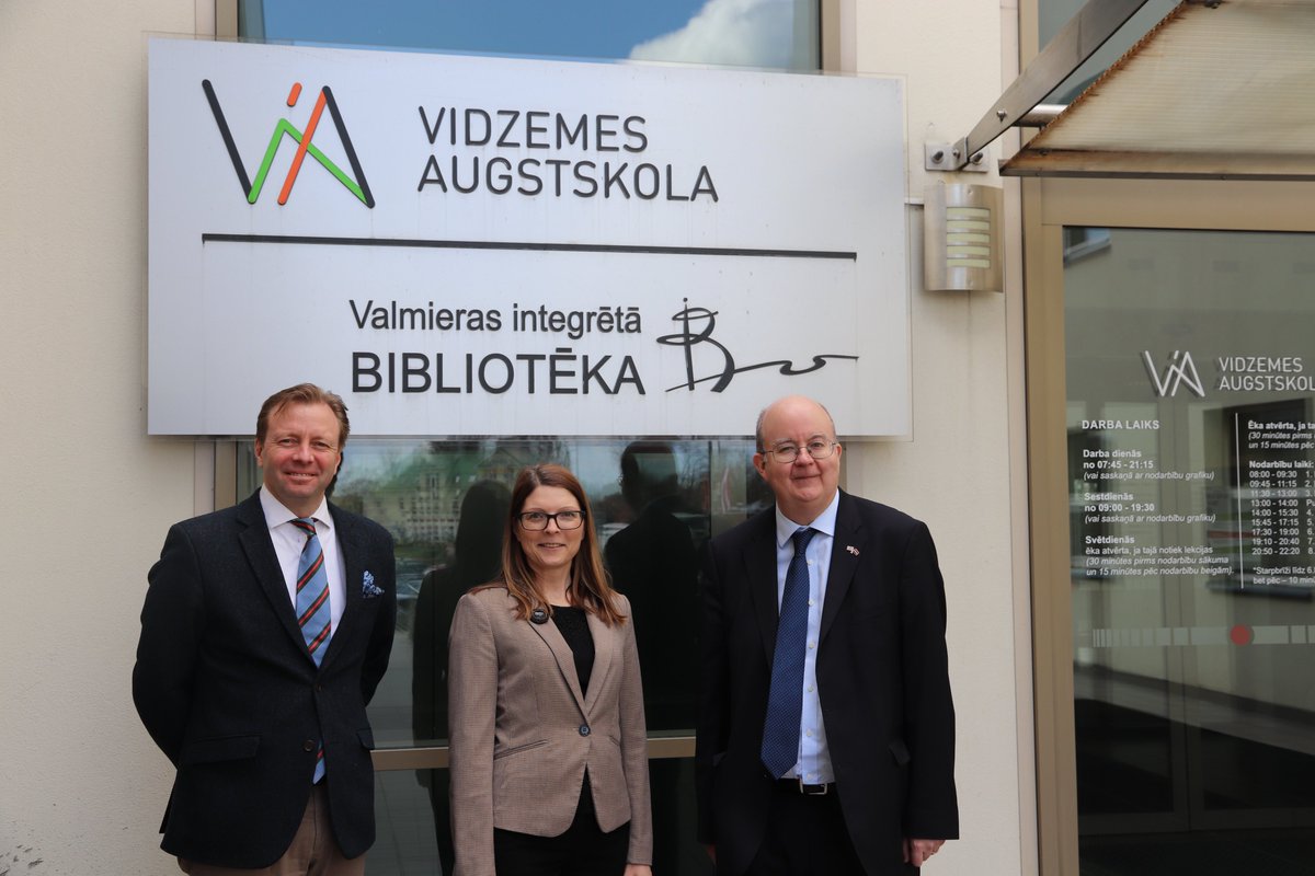 We are twice as happy today, because we can frequently meet not only high-profile guests, but also our graduates during these visits!
🇬🇧<a href="/UKinLatvia/">UK in Latvia</a> Ambassador <a href="/PaulBrummell/">Paul Brummell</a> was visiting <a href="/ViA_eng/">Vidzeme University</a> today together with our graduate of the political science <a href="/ElmarsSvekis/">Elmars Svekis</a> 🤩