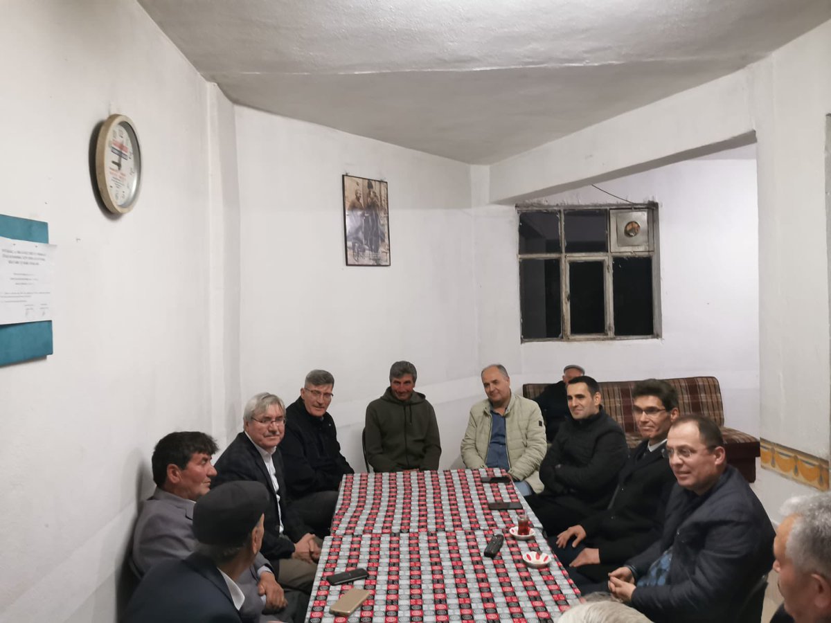 Sayın Kaymakamımız Mevlana Kürkcü Belediye Başkanımız Sayın Yusuf Cengiz ile birlikte Topuzlar Mahallesi Muhtarı Abdullah Doğru’nun vermiş olduğu iftar programına katıldı. 
İftarın ardından köy kahvesine geçen Kaymakamımız ve Belediye Başkanımız vatandaşlarımızla sohbet etti.