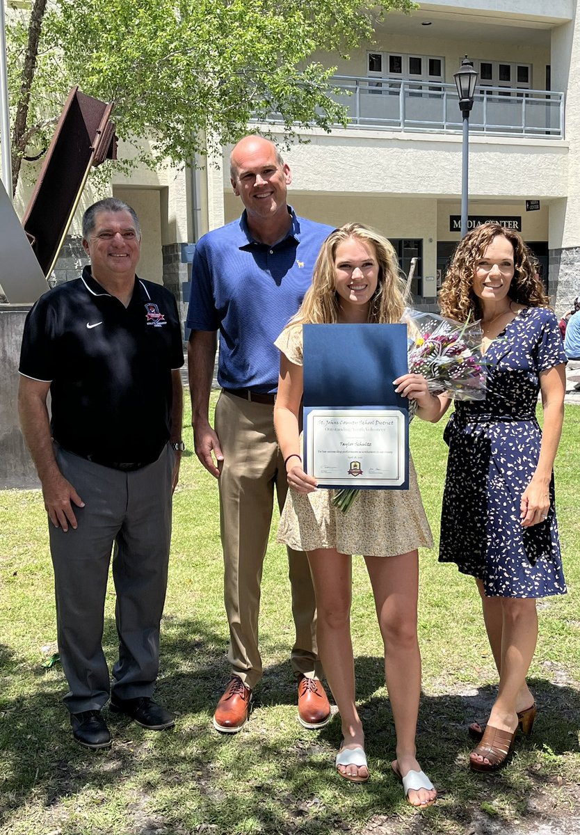 Congratulations to Taylor Schultz on being St. Johns County School District’s Youth Volunteer of the Year! Taylor was recognized at lunch yesterday by Superintendent Tim Forson #bths #charactercounts #studentspotlight #sjcsd