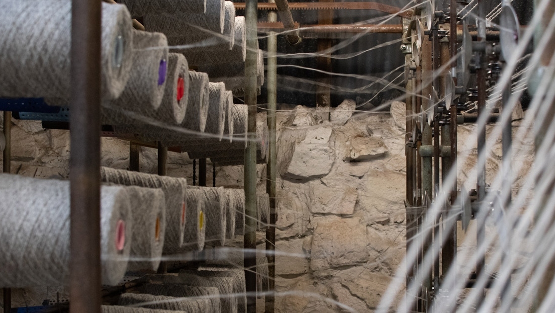 SkyeWeavers's tweet photo. Another peek #behindthescenes in the warping shed where we're preparing our #skyewool yarn for the loom. Really love working with this wool from local farmers &amp; crofters. #locallysourced #choosewool #scottishtextiles https://t.co/t1DIEWu6rx