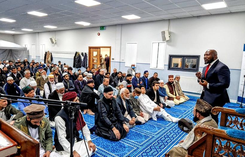 FestAKINBUSOYE's tweet photo. On this last Friday before Eid, it was a pleasure to visit some of the mosques in Bedfordshire. I thanked worshippers for their goodness &amp; commitment to supporting our communities, &amp; @bedspolice also. This will be my 10th year visiting a mosque during #Ramadan. Always a blessing. https://t.co/L9KDVrPzcQ