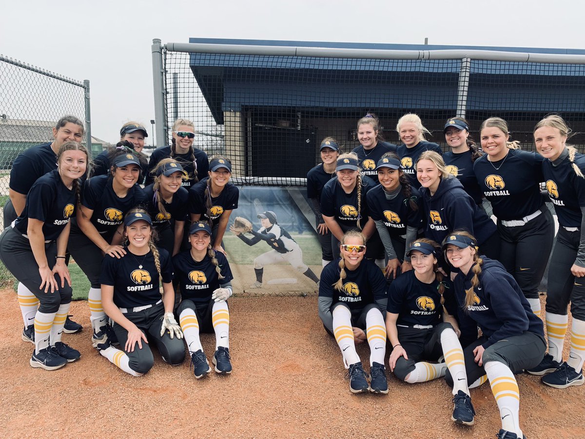 RVC_Softball's tweet photo. For @JMUSoftball &amp; our very own 7️⃣💜💚 https://t.co/zxa8InB2oo