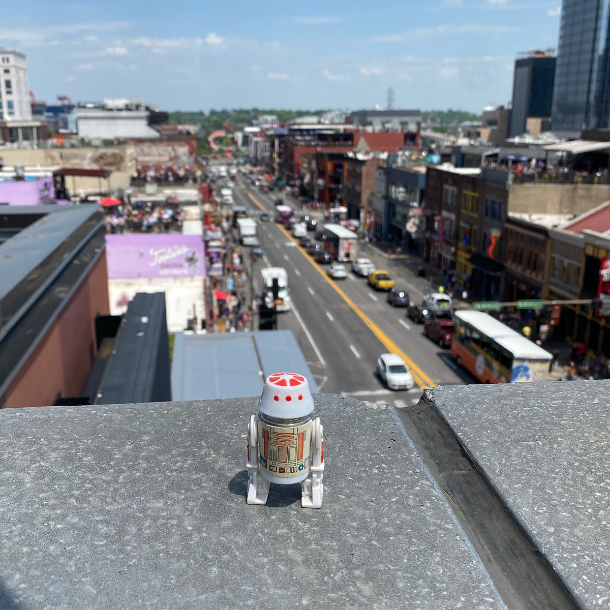 R5 is happy to see the crowd on the street thin out with lunch hour over. #vacation #nashville #icccon #r5d4 #starwars #collector #roadtrip #husband #gay #actionfigure #kenner #tennessee #downtownnashville #broadwaynashville #broadway