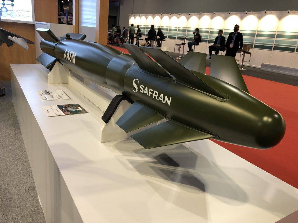 OvertDefense's tweet photo. EXCLUSIVE: HAL Successfully Integrates & Tests AASM Hammer From Tejas
READ: https://t.co/25LVWkjdsa
#Aviation #AASMHammer #PrecisionGuidedMunition #India #Tejas #HAL https://t.co/Fe8j4Xf6w3