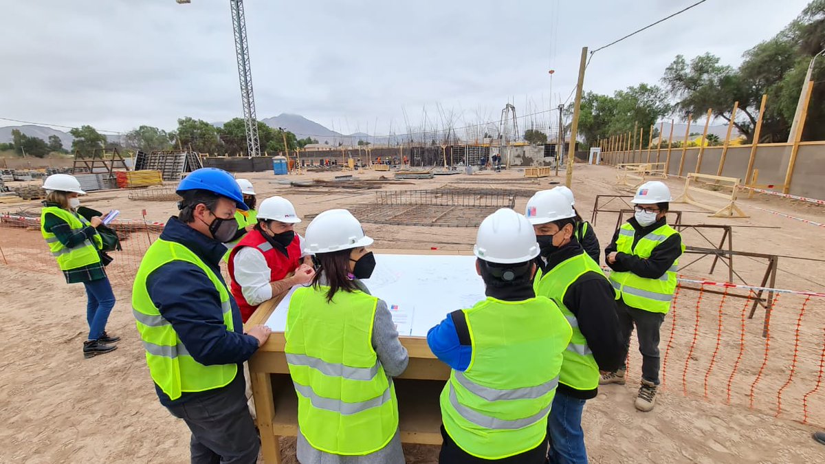 mvargasatacama's tweet photo. Alianza @goreatacama @Minvu @CamaraCChC, fundamental para seguir avanzando en la construcción de viviendas sociales.
Proyectos #SanFernando #PortalDelSol, que ya tienen un avance cercano al 5%, beneficiarán a 416 familias de Copiapó.
@serviuatacama @RocioAtacama @CORE_ATACAMA https://t.co/K5H7JERXvT