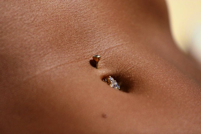 🎀 Je vais me faire un piercing au nombril. Qui veut me l&rsquo;offrir et faire partie de moi ? 🎀 I&rsquo;m going<a href="/tag/beurette"class="tags"><span>#beurette</span></a>