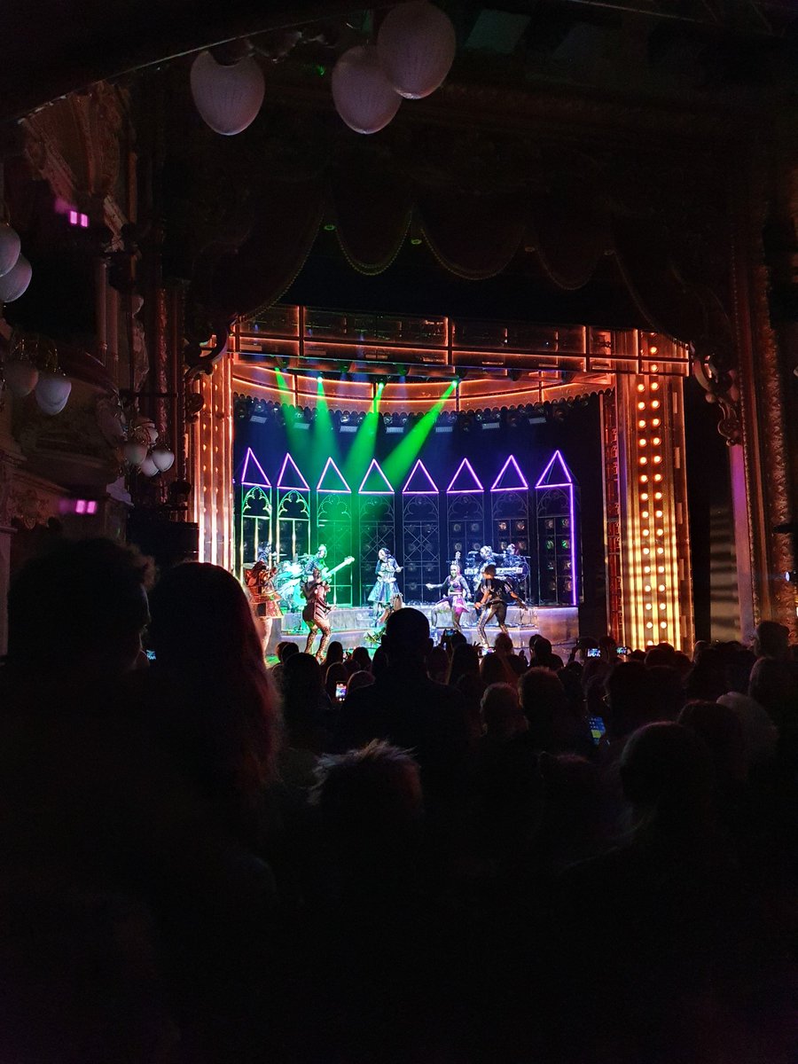 iheartroberto's tweet photo. I knew it would be good but DAAAAAAMMMM @sixthemusical YASS QUEEEENS!!!! Bringing #girlpower to Sheffield Lyceum #sistersrule #girlsnight https://t.co/am8P1YxvDB