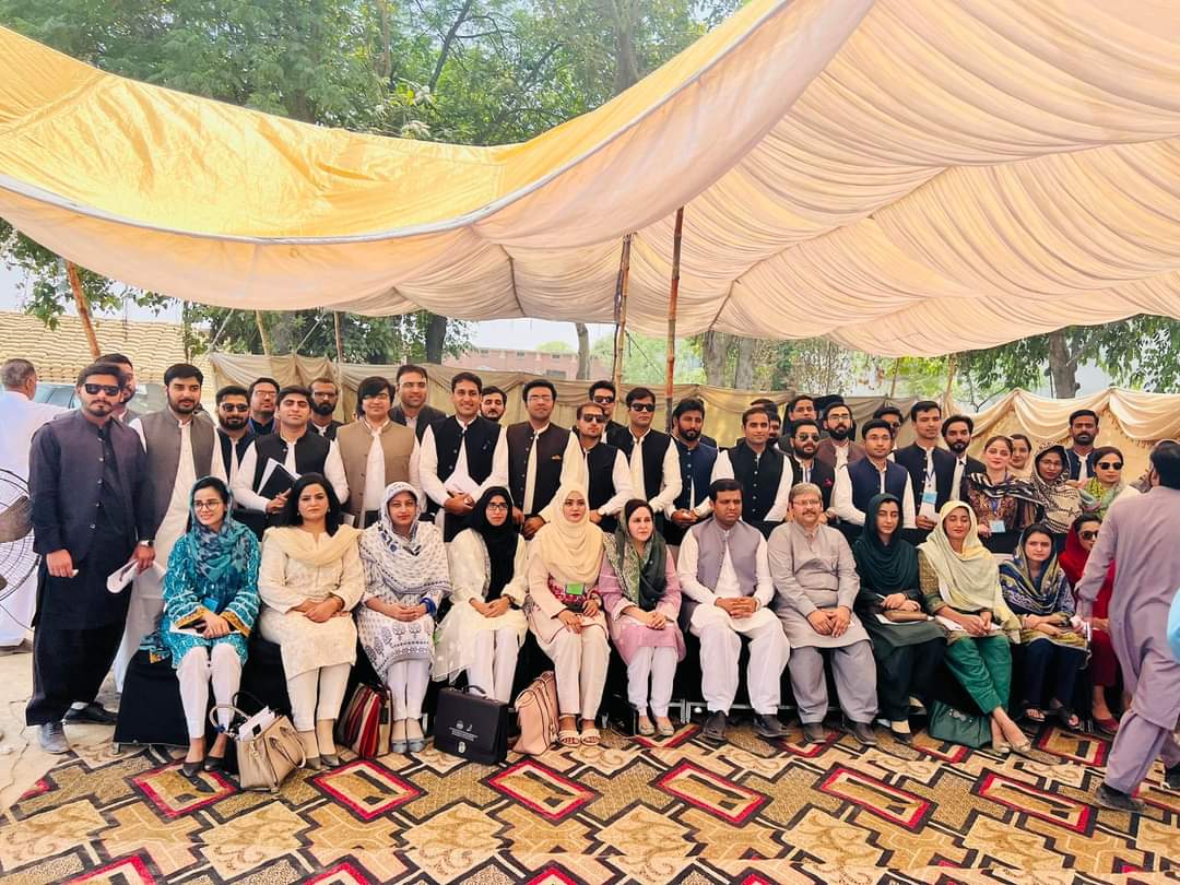 PMS-11 visiting Wheat Procurement Centre.
PMS-7 &amp;PMS-11 in one frame. <a href="/SidrasattarO/">Sidra Sattar</a> <a href="/Mohsindhillon32/">Mohsin Dhillon</a> <a href="/RanaAamirliaqat/">Rana Aamir Liaqat</a>