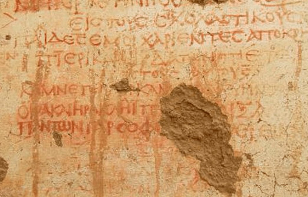 cycladian's tweet photo. This 1,700-year-old school with its walls covered in Greek text referring to a passage from Homer’s ‘The Odyssey’, is located in the ancient town of Trimithis, now called Amheida, in Egypt’s western desert. It's one of the only two ancient schools uncovered in the hole of Egypt. https://t.co/T9tGHsJ0aP