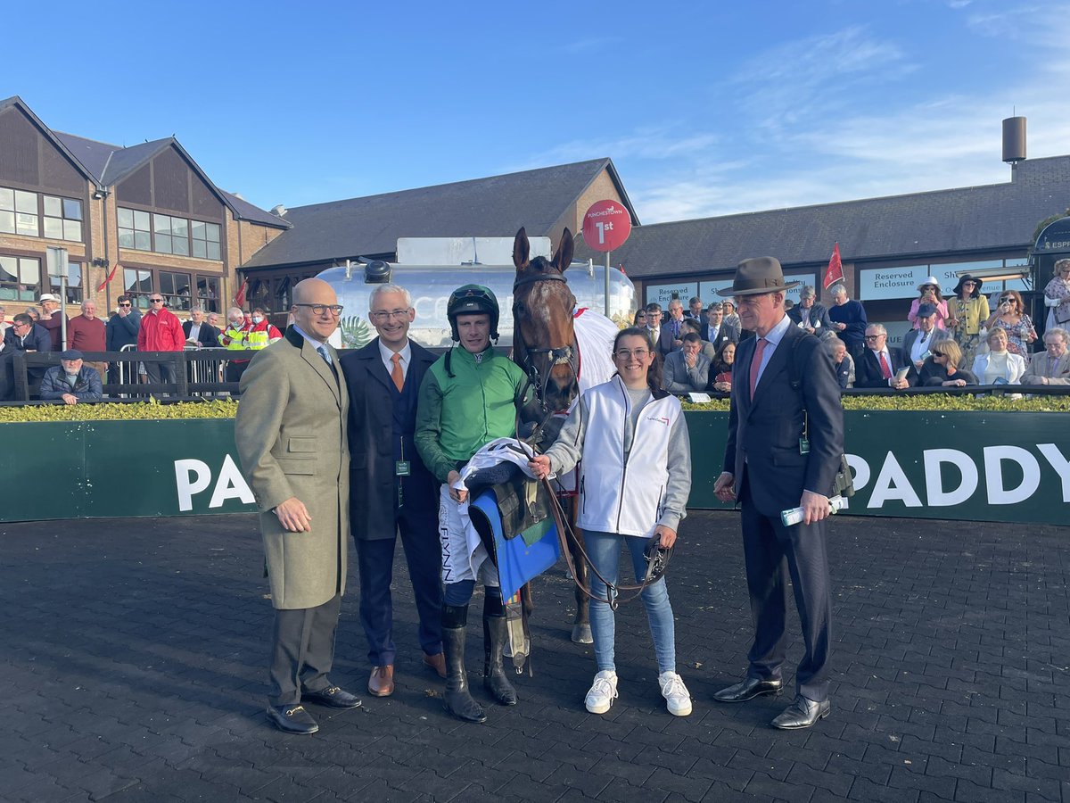 punchestownrace's tweet photo. EL FABIOLO wins the @Sales_Sense International Novice Hurdle under @PTownend for @WillieMullinsNH.

#Ptown22 https://t.co/myTjecjYLD