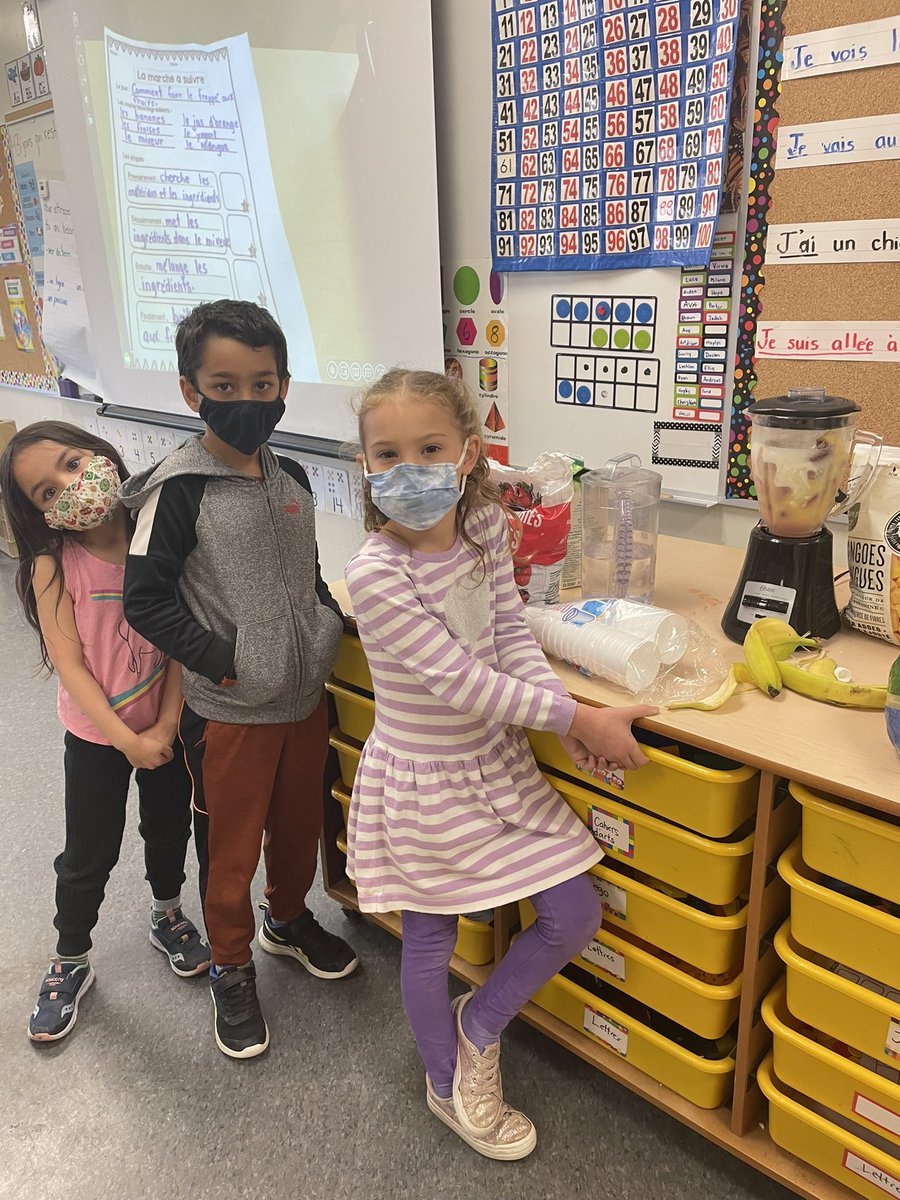 MmeWilson's tweet photo. We had so much fun today making fruit smoothies. Thanks @HRCEHealthPromo #NutritionMonth for the opportunity. https://t.co/M9n8PSM5Ql