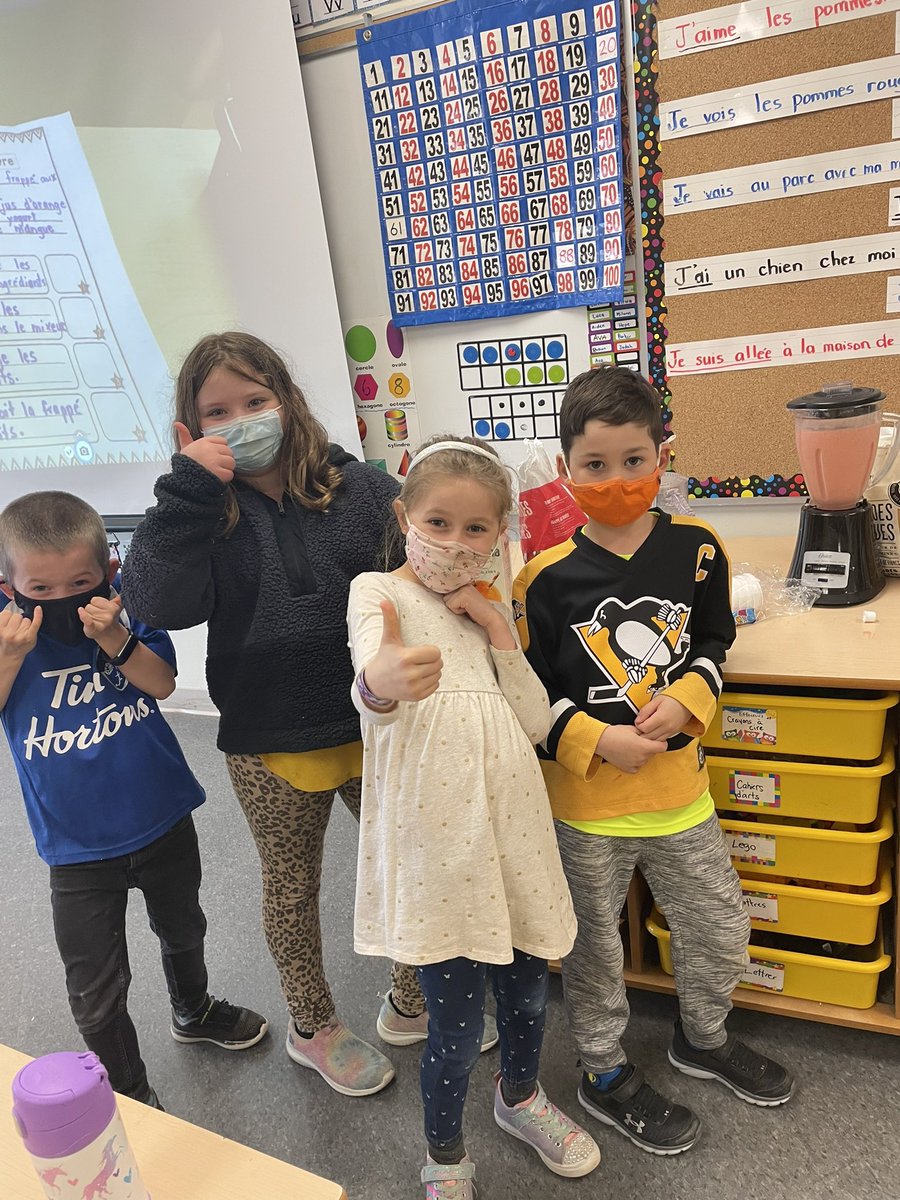 MmeWilson's tweet photo. We had so much fun today making fruit smoothies. Thanks @HRCEHealthPromo #NutritionMonth for the opportunity. https://t.co/M9n8PSM5Ql