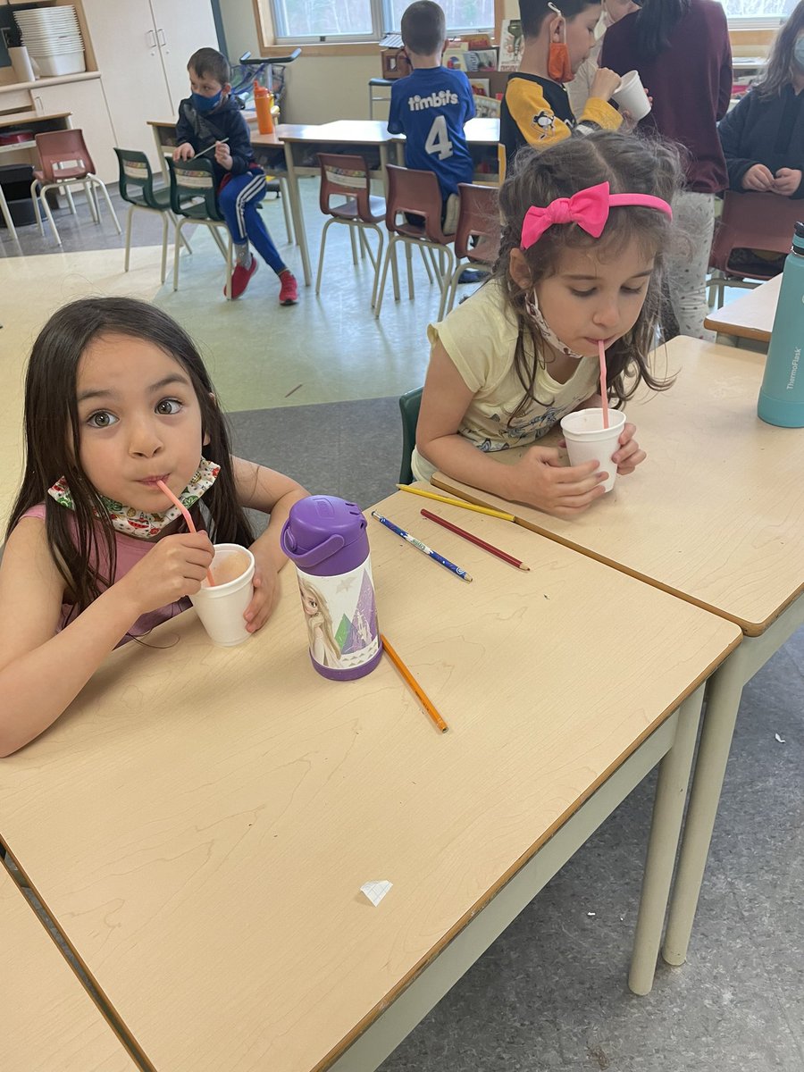 MmeWilson's tweet photo. We had so much fun today making fruit smoothies. Thanks @HRCEHealthPromo #NutritionMonth for the opportunity. https://t.co/M9n8PSM5Ql