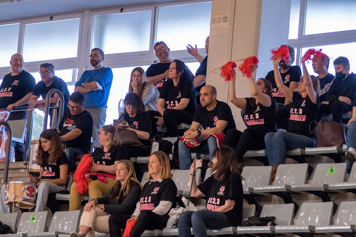 fbcv_es's tweet photo. Un aplauso para esas aficiones que no paran de animar a sus equipos en las Fases Finales Cadete IR Autonómico https://t.co/rPEaptJxJA
