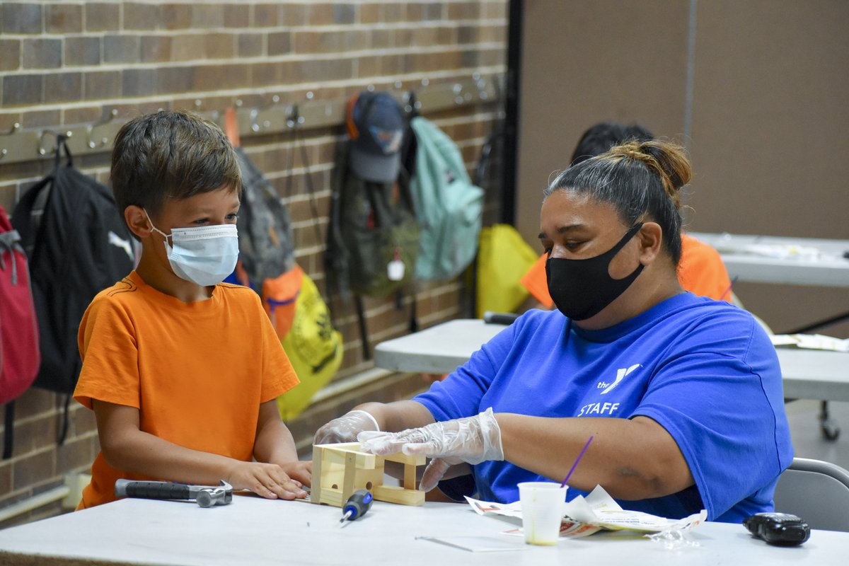 An estimated 850,000 professionals work with children and youth during out-of-school hours providing enriching experiences. THANK YOU to all afterschool professionals at the Y during Afterschool Professionals Appreciation Week! #HeartOfAfterschool