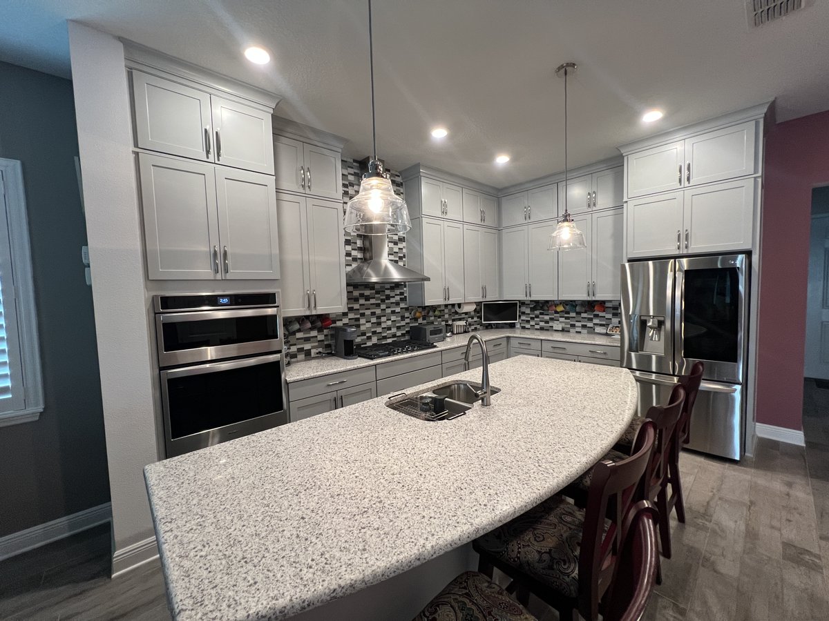 CabinetPaint's tweet photo. No matter what your current #kitchencabinets look like, we could all use a little #inspiration. This #tampafl #cabinetpaintingco project saw a *subtle* change make a HUGE impact. This happy client went from white cabinets to two tones in #sherwinwilliams #argos and #tinlizzie https://t.co/YtNJiqWbbu