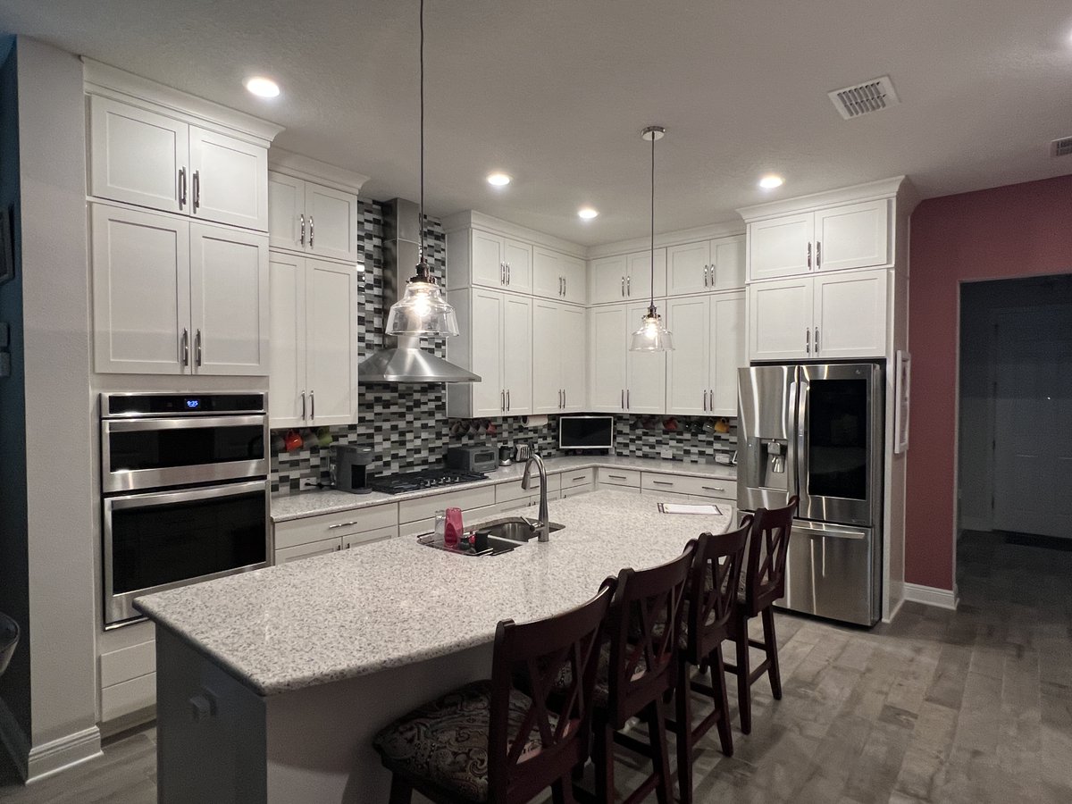 CabinetPaint's tweet photo. No matter what your current #kitchencabinets look like, we could all use a little #inspiration. This #tampafl #cabinetpaintingco project saw a *subtle* change make a HUGE impact. This happy client went from white cabinets to two tones in #sherwinwilliams #argos and #tinlizzie https://t.co/YtNJiqWbbu