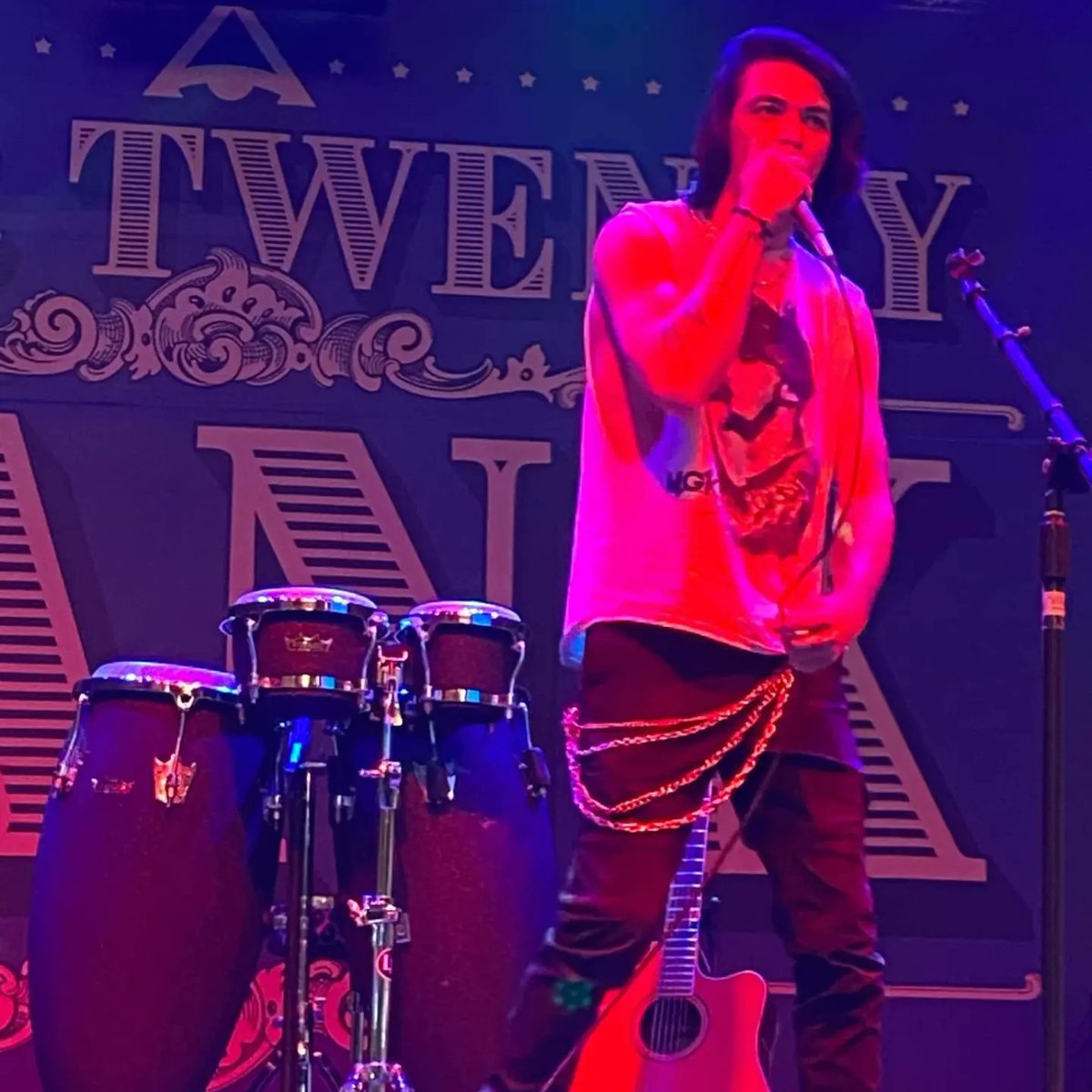 McCharismatic_'s tweet photo. Played my first show last night at the 420 Bank!!! Thank you all for coming out It means so much. For me to be able to get on stage and perform is a dream come true.
#mgk #music #mccharismatic #performance #anhourlate #sueco #poppunk #punk #jxdn #inspiration #420bank #thekidlaroi https://t.co/p5xRIjKuQL
