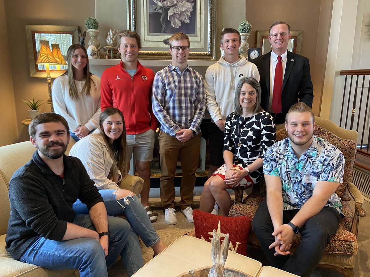 NWC_PGC's tweet photo. ⁦@definingword⁩ &amp; I are thankful to have had lunch with these 2022 ⁦@nwcraiders⁩ grads today! Another talented group of young women &amp; men. ⁦@nwciowa⁩ students are the best! #BlessedAndGrateful #RaidersStandOut https://t.co/labcGDBr7T