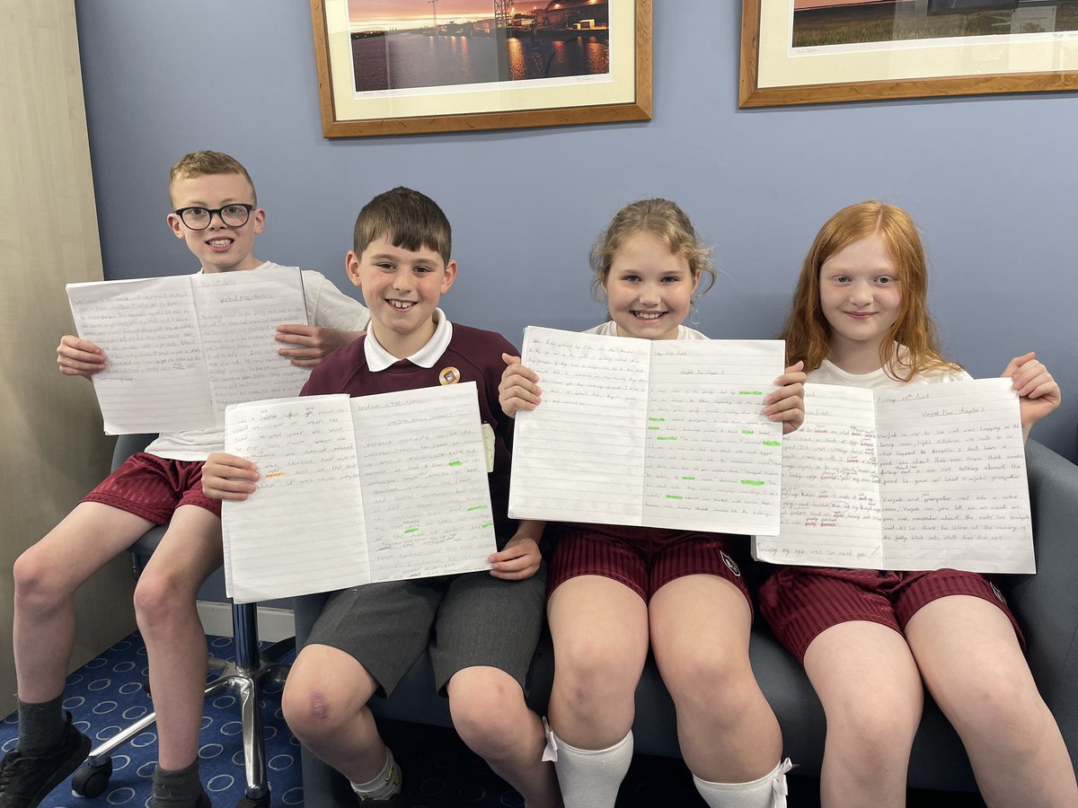 Superstar writers with their first draft of what they think chapter 3 will be in Varjak Paw by <a href="/whatSFSaid/">SF Said</a>