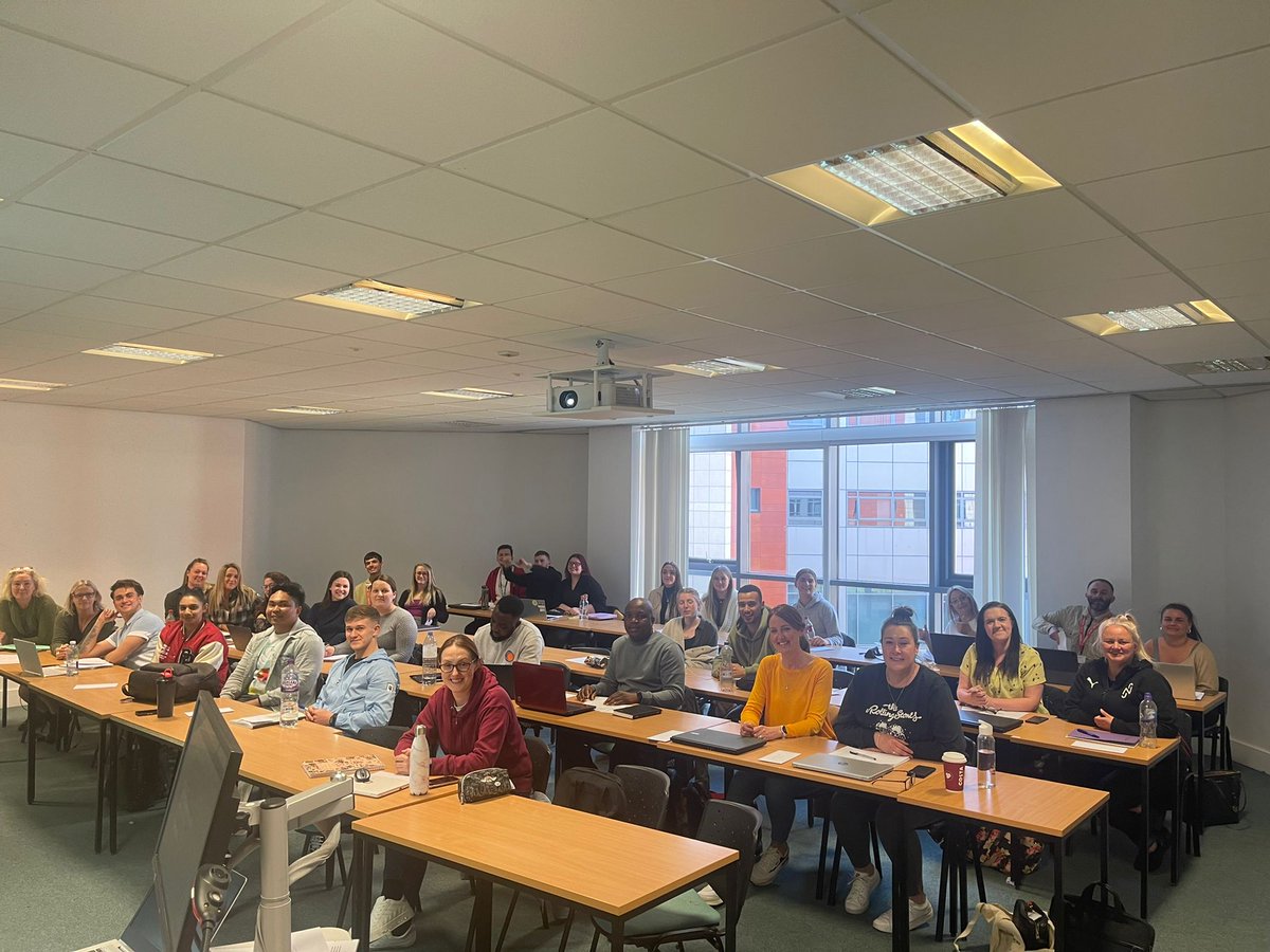 UniOSalfordTNA's tweet photo. Ending the week with some belated photos of 2 groups from our brand new #TNA #April22 cohort 💜 https://t.co/7G5kzecyUs
