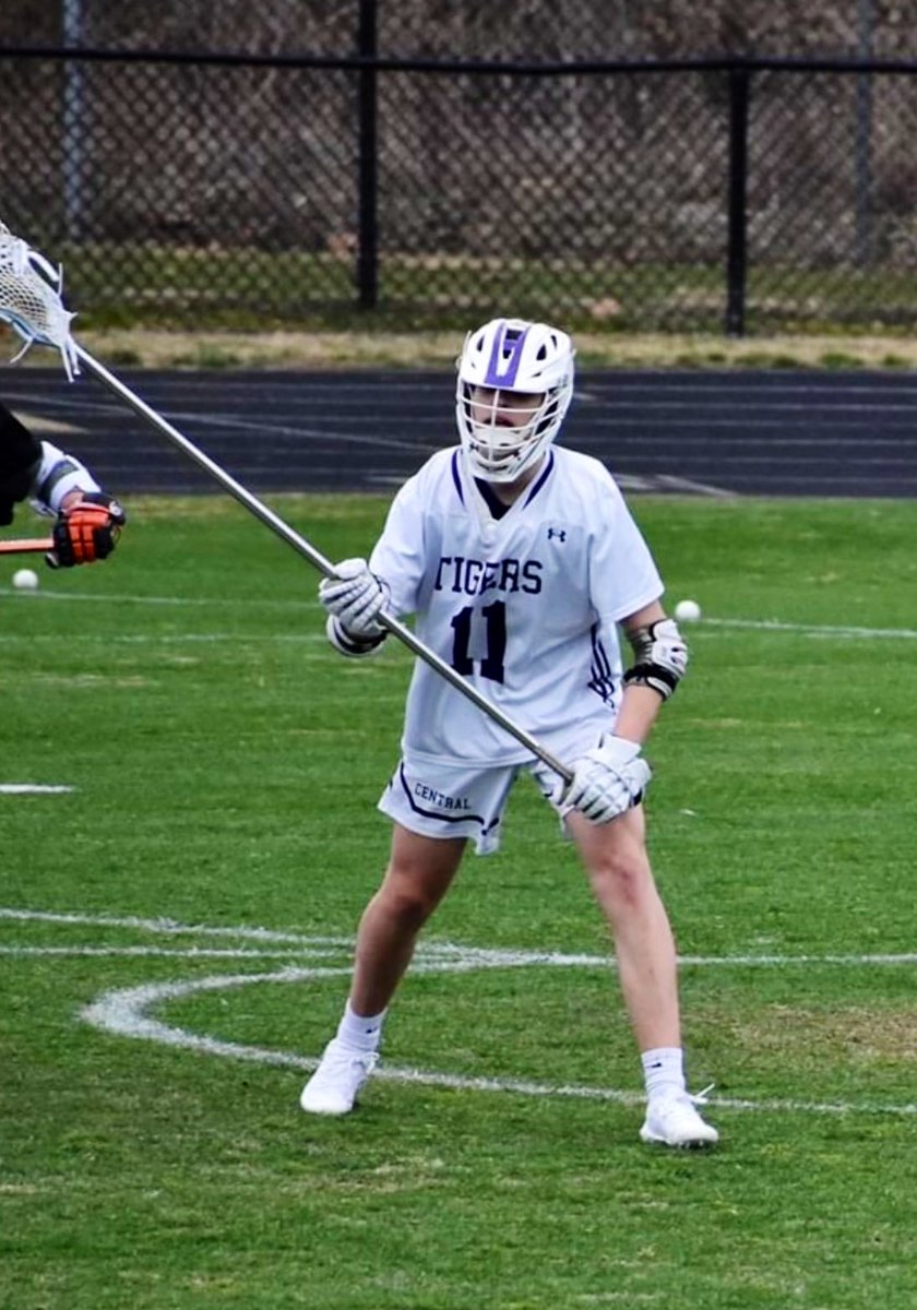 🚨 Senior Spotlight:

#11 Captain- 𝑬𝒕𝒉𝒂𝒏 𝑻𝒓𝒆𝒔𝒔𝒍𝒆𝒓 -D/LSM

-Has played lacrosse for 10 years.

-Maintains a 3.8 GPA.

-Future plans: Will study Finance at Arizona State University.

Congrats Ethan!