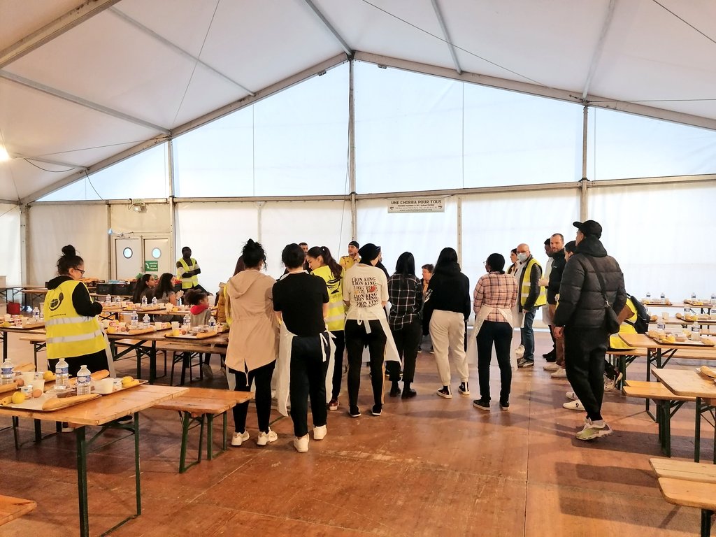 Députée Obono (@deputee_obono) on Twitter photo 🍲 Visite du chapiteau de la <a href="/chorbapourtous/">Une Chorba Pour Tous</a> qui, depuis le 2 avril et jusqu'à dimanche, offre chaque soir, porte de Pantin, un repas chaud à plus de 500 personnes démunies. Merci et bravo à toute l'équipe pour ce bel engagement humanitaire. À soutenir !👉🏾 facebook.com/unechorba.pour… 🍲 Visite du chapiteau de la <a href="/chorbapourtous/">Une Chorba Pour Tous</a> qui, depuis le 2 avril et jusqu'à dimanche, offre chaque soir, porte de Pantin, un repas chaud à plus de 500 personnes démunies. Merci et bravo à toute l'équipe pour ce bel engagement humanitaire. À soutenir !👉🏾 facebook.com/unechorba.pour…
