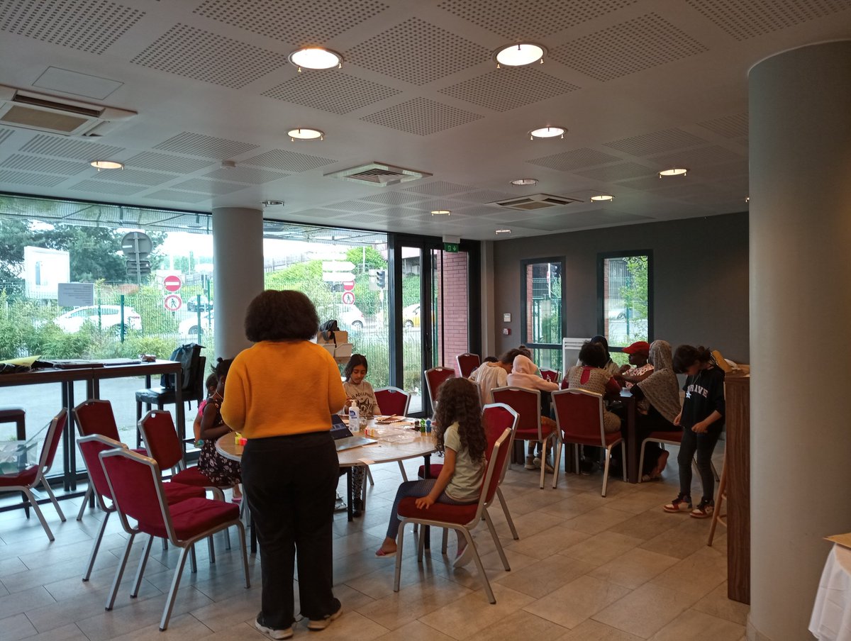CiteAsso's tweet photo. Merci au service MVH du @SamusocialParis pour cette expérience riche et pleine de joie auprès des résident.e.s. Après les parcours informatiques et les permances d'accès aux droits pour les adultes. Nous avons clôturé ce partenariat par les ateliers de fabrication numérique. https://t.co/uGUUEtL4cP