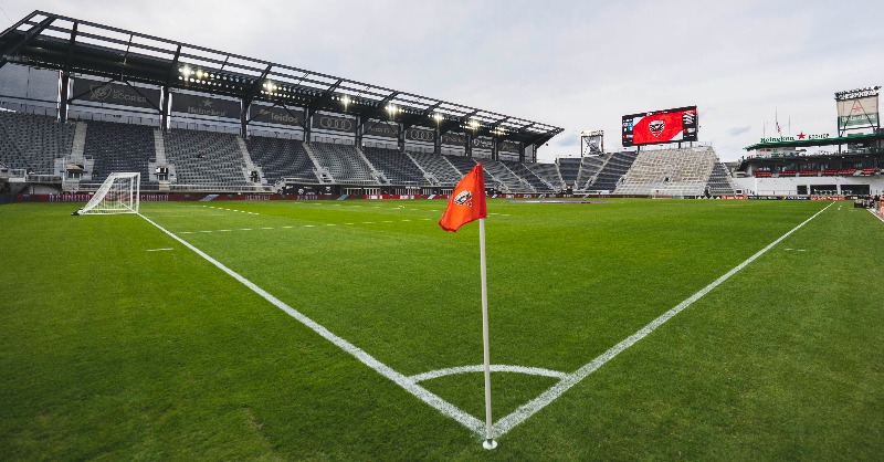 dcunited's tweet photo. #DCU and @Fairfaxoms want to show our appreciation for our frontline workers 👏

To thank our frontline heroes for their hard work we're giving away two tickets and an all-inclusive suite experience to our May 18th match against NYCFC!