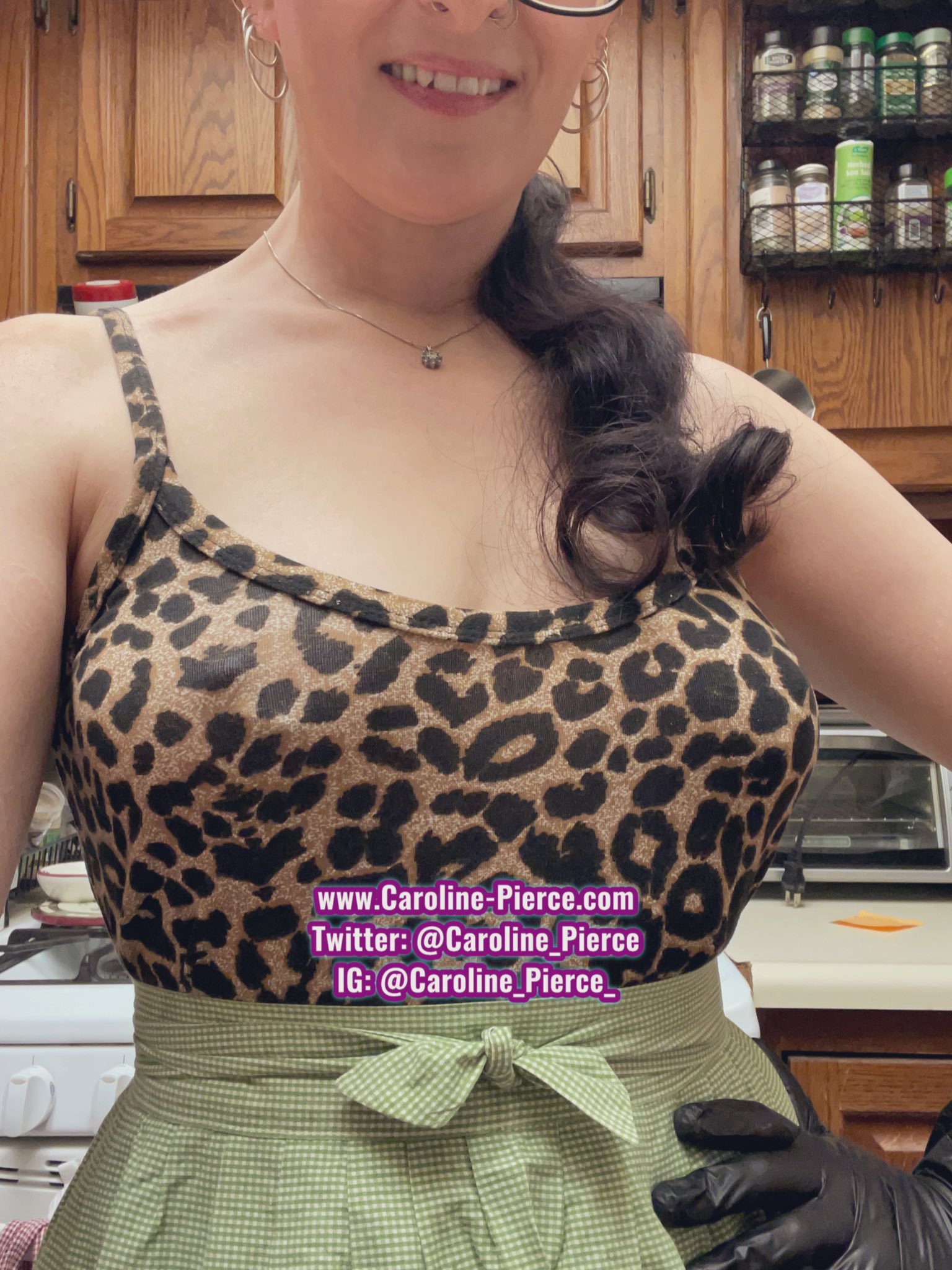 Caroline Pierce ® on X: I haven't said this in ages, & haven't posted an  apron pic in even longer! I meant to say this last night when I snapped the  pic: