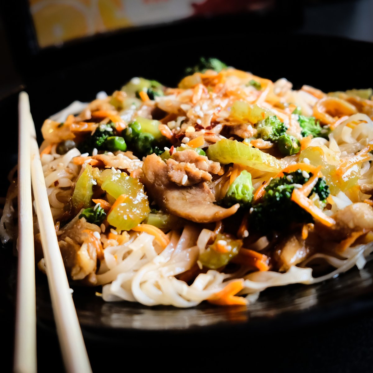 Listen up HuNation!
It's Friday and mediocrity won't stand! Get here now, and make your Friday memorable.
..
#yumyum #delicious #mongolian #bbq #noodles #stirfry #huhot