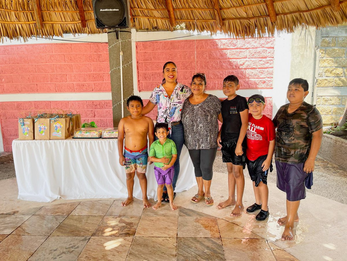 SheilaSotoM's tweet photo. Comenzando los festejos del Día del niño y la niña. 👧🏻👦🏽✨

Feliz de poder llevar un poco de alegría a la Escuelita del Mercado de la Progreso.✨ https://t.co/h31l3c4IG0