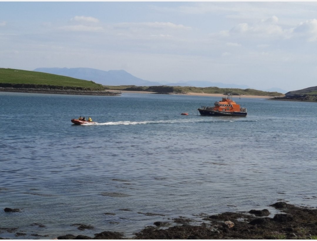 AchillRNLI's tweet photo. #PhotoFriday | #LifeAtTheLifeboatStation

Did you know that our crew use a #NewHolland tractor and a beautiful twin engine #Sillinger #BoardingBoat to get to our #TrentClass Lifeboat? More on the link below: 👇

https://t.co/WOvcP9Te6o

#HowWeLaunch
#SavingLivesAtSea https://t.co/PBGHxnl7Cm