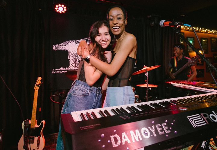 damoyee's tweet image. #DAMOYEE and her band played in Boston recently to bid farewell to their good friend Kayla Erhardt whose graduating from @BerkleeCollege. Such an amazing night of celebration, love, and music! Best wishes to Kayla in continuance of her music career!! 🎵✨💜