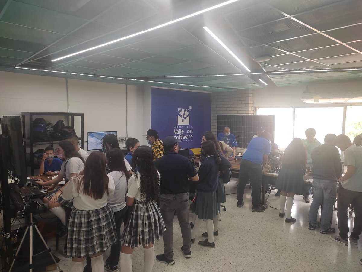 AlejandroAriasG's tweet image. Así se vivió #ArduinoWeek en el CVS de San Cristóbal