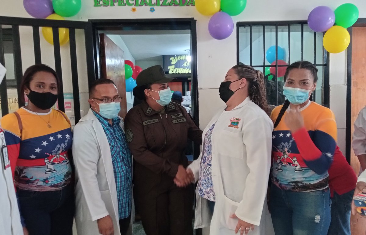 Inauguración de Farmacia Especializada en Antiretrovirales en el Hospital 'Dr Francisco Rafael García', la @ZMiranda43  de la mano con el pueblo apoyando a la Dirección de Salud  del Edo. Miranda #manosproductivas.