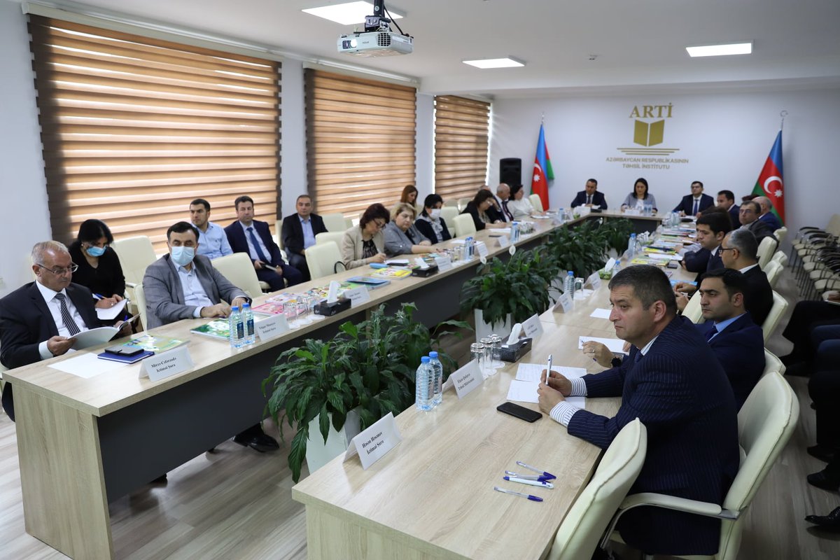 Dərsliklər müzakirə olunub 
#TəhsilNazirliyi #ARTİ #EduAz #Dərslik #İctimaiŞura
bit.ly/3kvwlOI