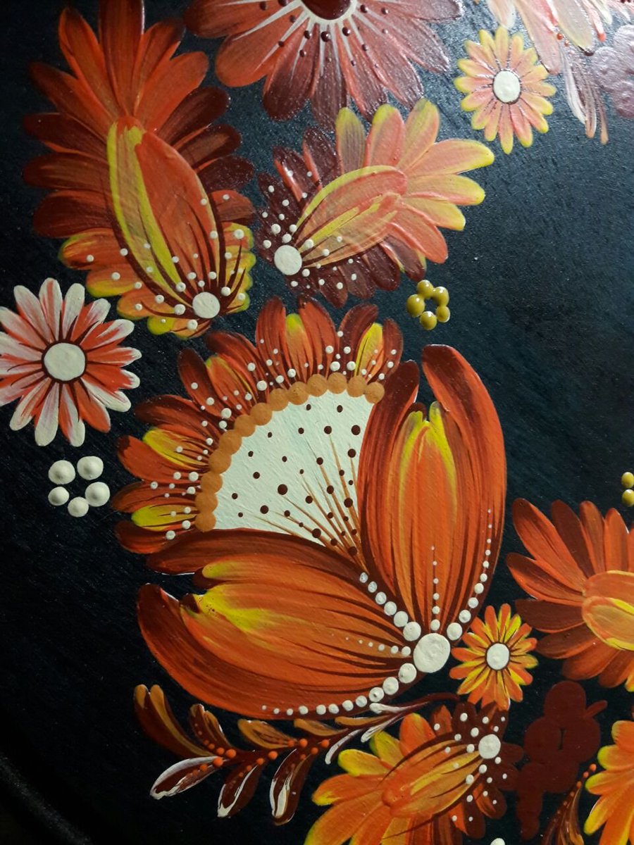 crimson_august's tweet photo. Hello friends, a new decorative plate for sale!
Material: wood, acrylic paints, varnish.
The diameter of the plate is 29.5 centimeters, flat, with a notch at the edges.
Write to me if you are interested :)
#украрт #укртві #art #acrylic #painting #petrykivka #CA_ https://t.co/hnKeNraJ7M