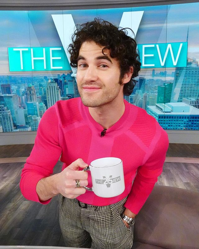 DarrenArmy's tweet photo. "It’s #darrencriss making his #TheView debut! 💕" ~ The View https://t.co/f1IhQXJMHY https://t.co/PQKKQyvuB7