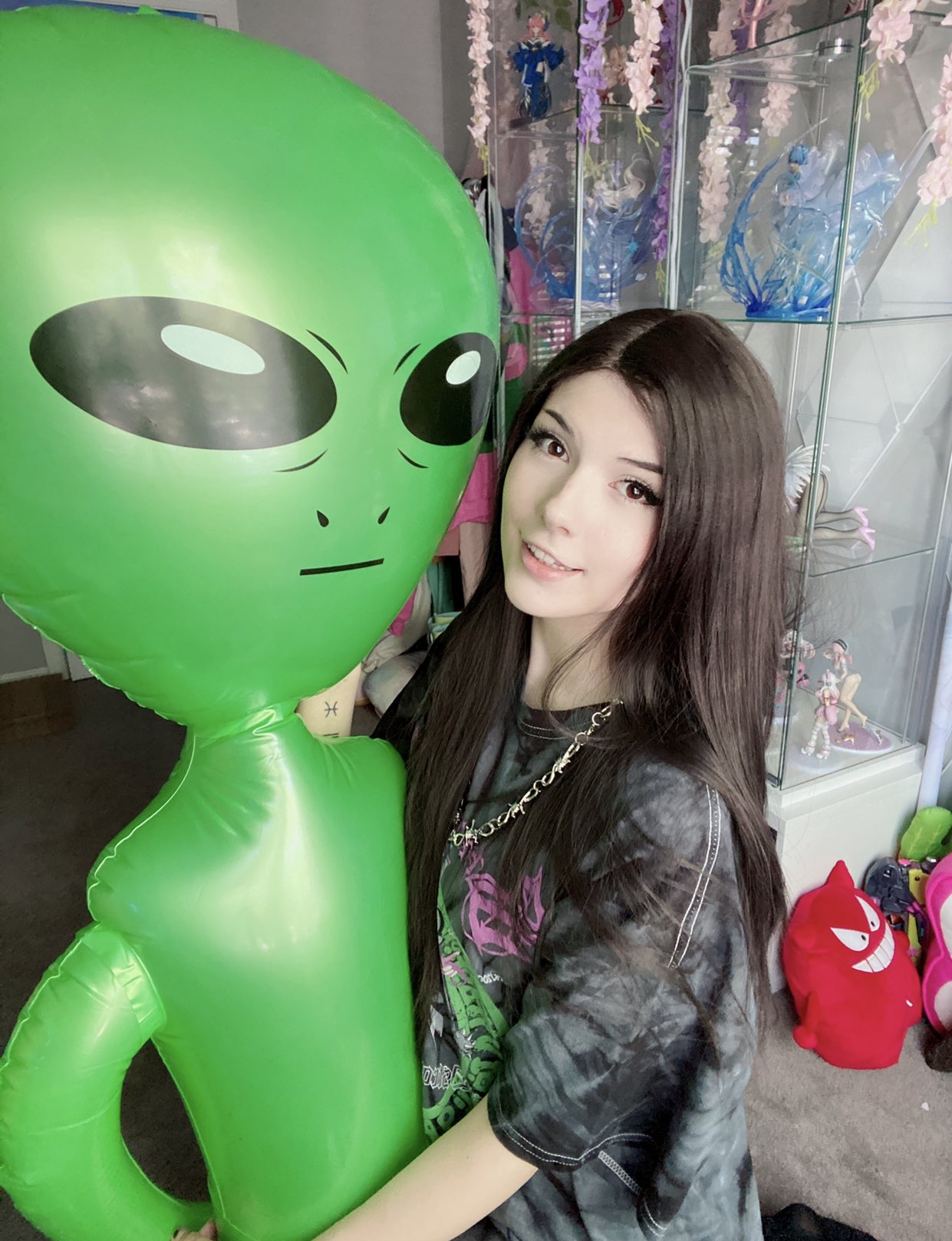 TW Pornstars - Meggii. Twitter. Humans are friend, not food!! 👽. 7:23