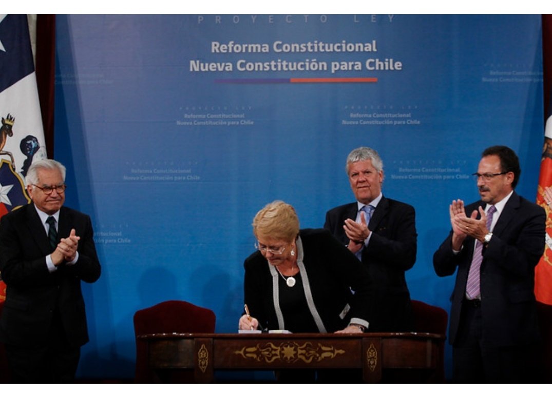 D16Val's tweet photo. OJO, que si gana "Rechazo" que es lo que debe ocurrir. El Rechazo debe tener ya impreso una respuesta lógica e inteligente, para enfrentar "La Propuesta ONUNISTA-NOM" de Soa Bachelet. No podemos ser Inocentes 2 veces y caer peor de lo mal que estamos.
#RechazoDeSalida2022 https://t.co/YkduViLe9y